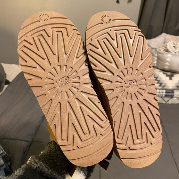 Bailey Bow UGG Boots - Picture 3 of 4